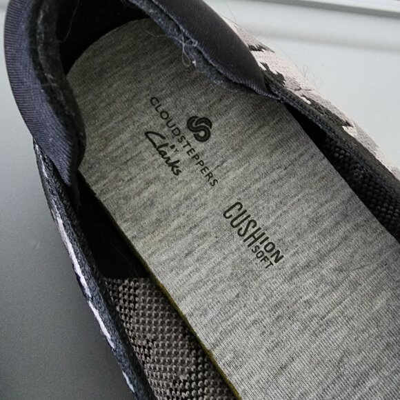 Clarks "Carly Dream" Loafer Flats Black/Grey Camo Knit Women's Size 8 - Picture 3 of 4